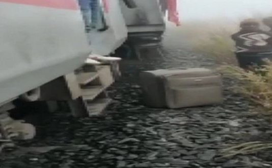 ओडिशा में कोहरे की वजह से बड़ा रेल हादसा, बेपटरी हुए आठ डिब्बे, 40 यात्री घायल