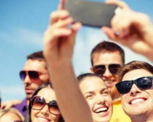 सेल्फी शौकीनों के लिए खुशखबरी, बेटी के साथ फोटो लेने वालों को किया जाएगा सम्मानित