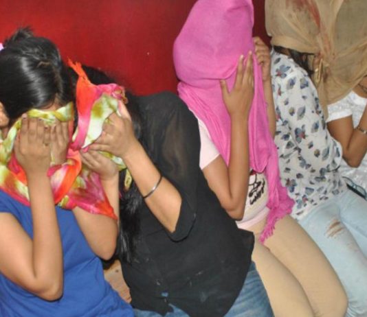 हाई प्रोफाइल सेक्स रैकेट का भंड़ाफोड़, 1 नाबालिग समेत 3 महिलाएं गिरफ्तार