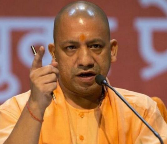 यूपी सरकार की बड़ी कार्रवाई, 13 IPS अफसरों का निलंबन और ट्रांसफर