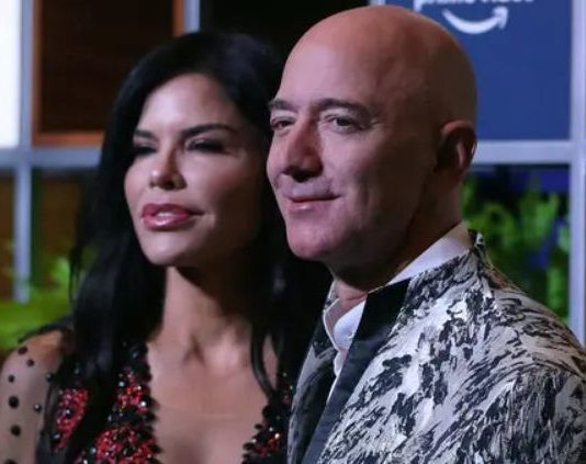 Amazon के सीईओ जेफ बेजोस एक नई मुसीबत में फंसे, गर्लफ्रेंड के भाई ने ठोंका केस