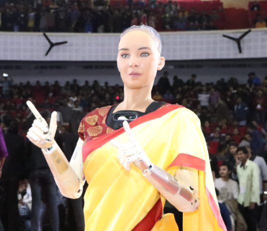 ह्यूमनायड रोबोट सोफिया से पूछा लोगो ने ये सवाल, मिला ये जबाब