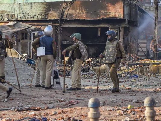 दिल्ली हिंसा की सुनवाई कर रहे हाईकोर्ट जज एस मुरलीधर का आधी रात तबादला