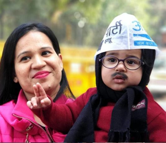 आम आदमी पार्टी की जीत के साथ छा गया, मफलर लपेटे ‘नन्हा केजरीवाल’