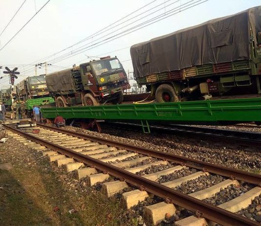 Breaking news: बहुत बड़ा हादसा टला- बम, गोले, बारूद, टैंक, से भरी ट्रेन पलटी, इलाके पे सेना का नजर