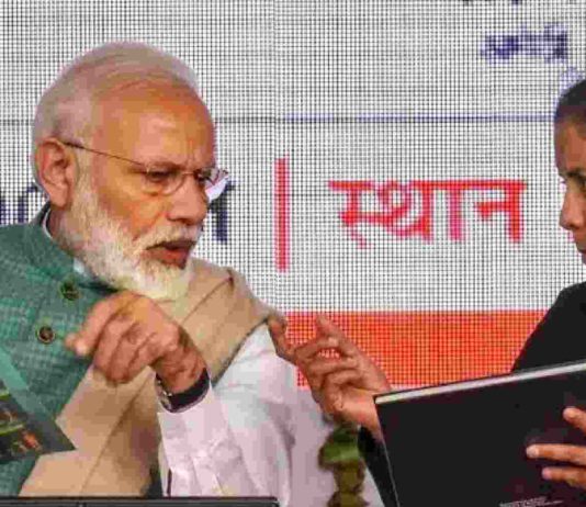 आर्थिक पैकेज: कई बड़े सुधारों का ऐलान, निवेश के लिए प्राइवेट सेक्टर्स को तरजीह आर्थिक पैकेज: कई बड़े सुधारों का ऐलान, निवेश के लिए प्राइवेट सेक्टर्स को तरजीह