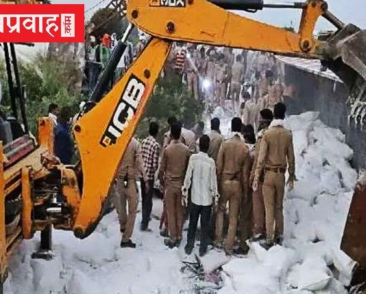 UP: औरैया में ट्रक-डीसीएम की भिड़न्त में २४ प्रवासी मज़दूरों की मौत, ३६ घायल