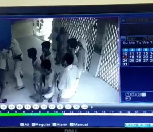 बिहार: पुलिसकर्मी ने की डॉक्टर की पिटाई, चिकित्सकों ने किया हड़ताल पुलिसकर्मी ने की डॉक्टर की पिटाई