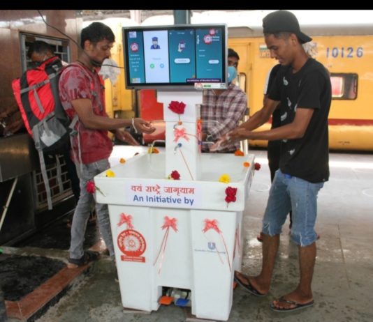छत्रपति शिवाजी महाराज टर्मिनस पर फुट ऑपरेटेड हैंडवाश वेंडिंग मशीन