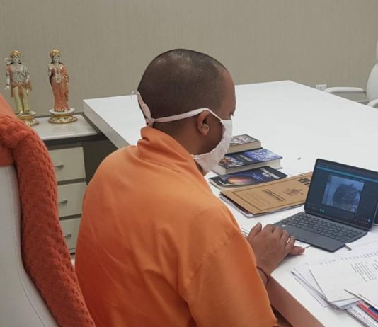 हाथरस गैंग रेप पीड़ित के परिजनों को 25 लाख की मदद, मुख्यमंत्री योगी ने परिवार से वीडियो कॉलिंग से बात