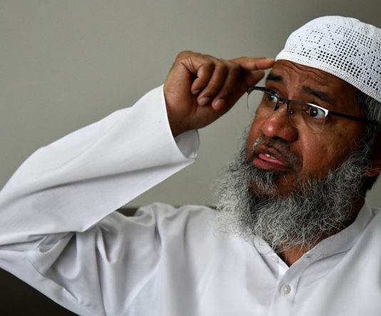 मुस्लिमों को भड़कानेवाले जाकिर नाइक पर मोदी का शिकंजा