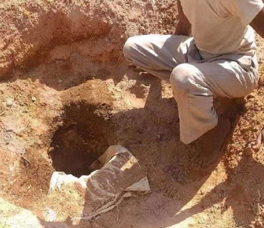 मध्य प्रदेश : खुले बोरवेल में गिरा 3 साल का बच्चा, बचाव कार्य जारी