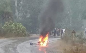 सड़क से स्कूटी से जा रही महिला पर गिरा हाइपर टेंशन वायर, बुरी तरह झुलस कर हुई मौत