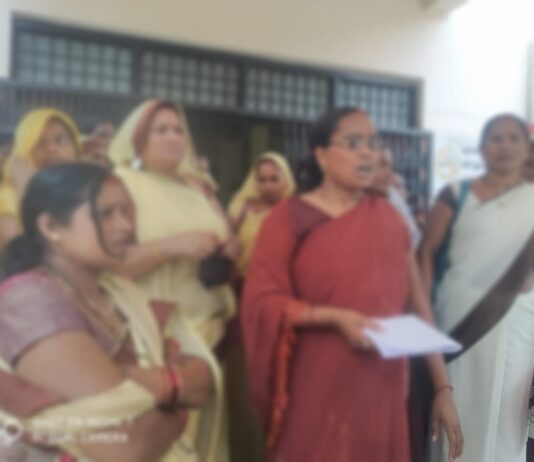 Bhadohi: स्वास्थ्य विभाग के अधिकारियों की खुली कलई, महिला कर्मियों के उत्पीड़न का मामला गर्माया