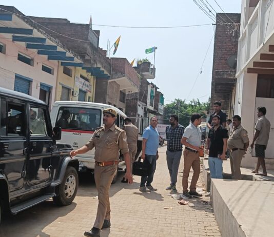 UP: भदोही में NIA ने की छापेमारी, संदिग्ध से की गई पूछताछ, सिमकार्ड, मोबाइल व मैगजीन ज़ब्त