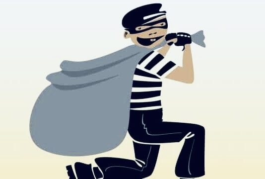 UP (भदोही) : बंद मकान से लाखों की चोरी, मुंबई से घर पहुंचे रहवासियों के उड़े होश