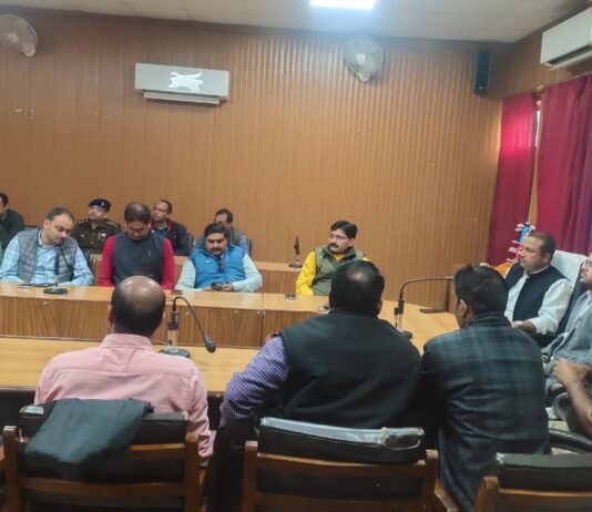 भदोही: विधायक, डीएम, एएसपी व मीडियाकर्मियों ने दिवंगत पत्रकार को दी श्रद्धांजलि