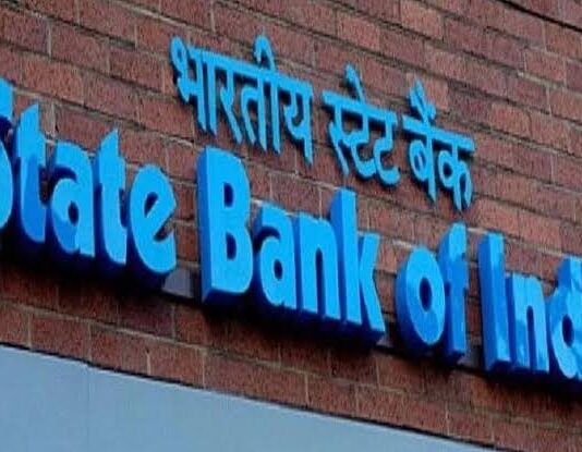 सुप्रीम कोर्ट की सख़्ती के बाद एसबीआई ने सौंपा चुनाव आयोग को इलेक्टोरल बॉन्ड्स का ब्यौरा