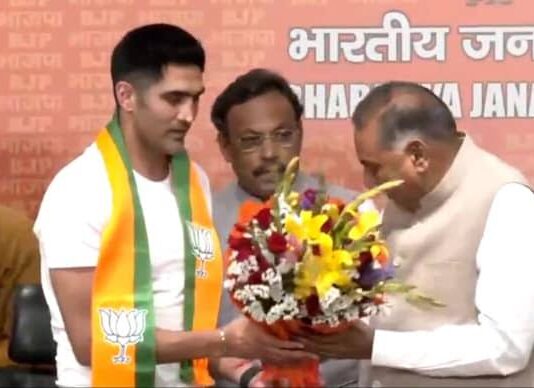 विजेंदर का कांग्रेस को ‘पंच’, बीजेपी में शामिल हुए