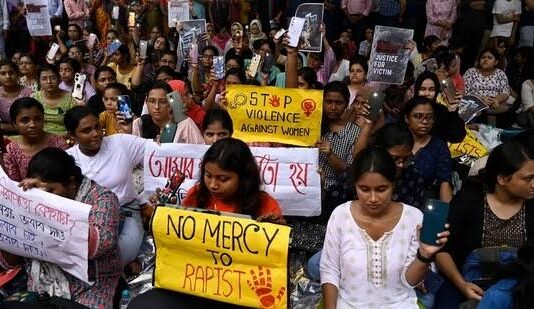 कोलकाता में हैवानियत,दरिंदो ने रेप कर की डॉक्टर की हत्या