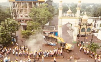 7 सेकंड में ज़मींदोज़ हुआ भिलाई में अवैध रूप से बना मजार