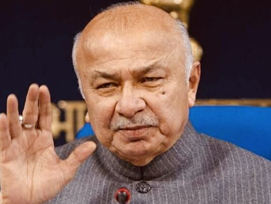 पूर्व गृह मंत्री सुशील कुमार शिंदे ने क्यों कहा, “कश्मीर के लाल चौक जाने में मेरी ‘फऽ$’ थी ?