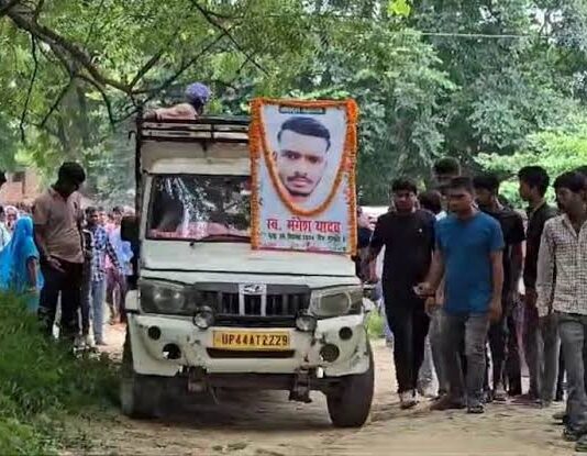 ‘मंगेश यादव इतना बड़ा लुटेरा होता तो टूटे-फूटे मकान में ना रहते’, बहन ने बताई कहानी