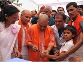 योगी आदित्यनाथ के संसद में रोने से लेकर यूपी में एन्सेफलाइटिस के खात्मे तक की कहानी