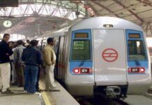 दिल्ली: मेट्रो रेल की लचर सेवाओं के चलते यात्रियों का बुरा हाल
