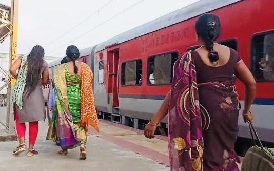 भारतीय रेलवे : विकास के नाम पर जनता के लिए आफत