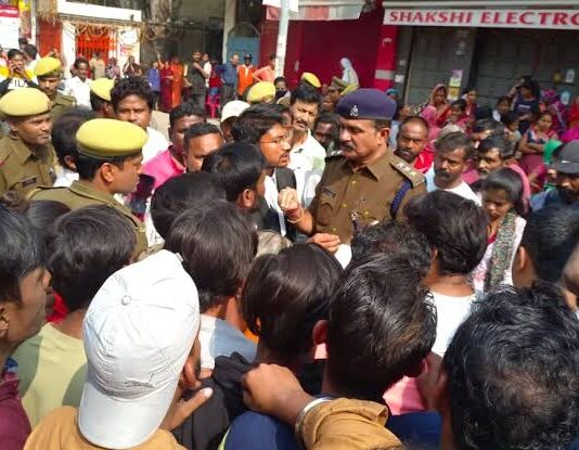 दीपावली की रात दीप जलाने पर विवाद, एक परिवार की खुशियाँ मातम में बदलीं