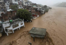 जम्मू में बाढ़ से मची तबाही, घर छोड़ भागने को मजबूर लोग