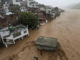 जम्मू में बाढ़ से मची तबाही, घर छोड़ भागने को मजबूर लोग