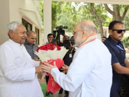 बिहार : CM नीतीश से मिले गृह मंत्री अमित शाह, सियासी गलियारों में हलचल तेज