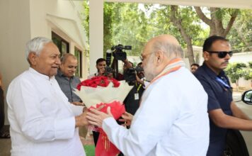 बिहार : CM नीतीश से मिले गृह मंत्री अमित शाह, सियासी गलियारों में हलचल तेज