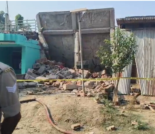 सुल्तानपुर: मियागंज बाजार में जोरदार धमाका, मकान खंडहर में तब्दील, 12 घायल, चार रेफर