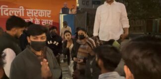 डीएसजे के छात्रों ने गरीबों में बांटे कंबल