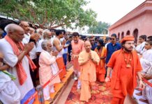 वादों की बौछार के बीच बुनियादी मुद्दों की अनदेखी